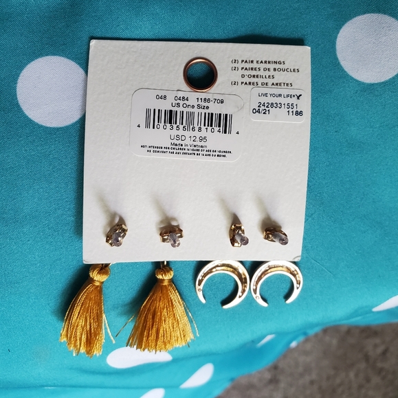 AE 2-Pack Gold Cresent Earrings - Picture 3 of 3